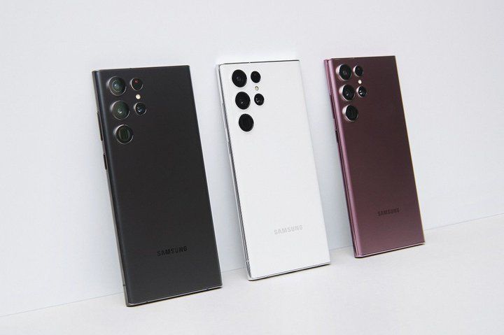 1-18-Galaxy-S22-Ultra_Group-Image1_design_HI.jpg