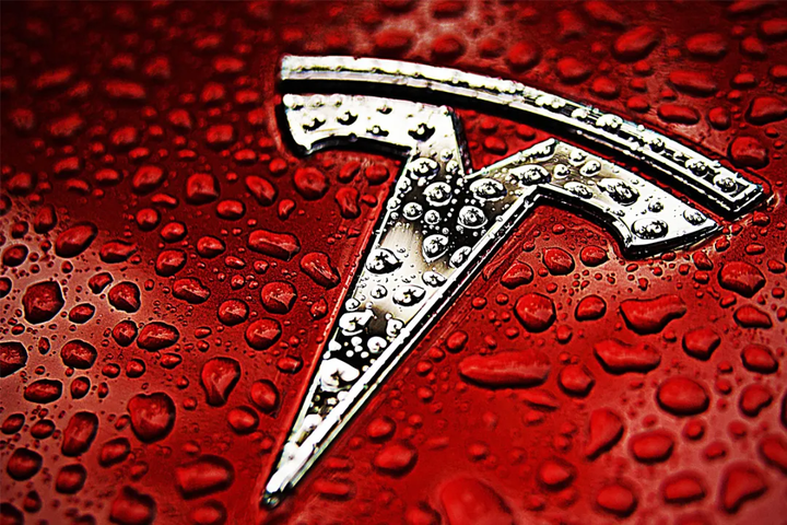 2020-9-tesla-logo-red-car-closeup