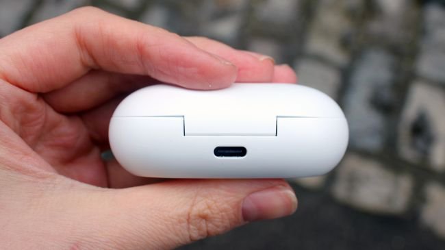 6airpods.jpg