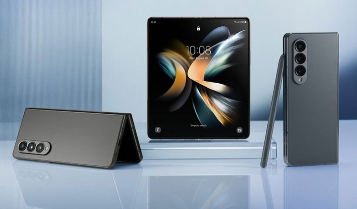 Samsung-Galaxy-Z-Fold-4-Lifestyle-Shot_15_758584-1024x683-1.jpg
