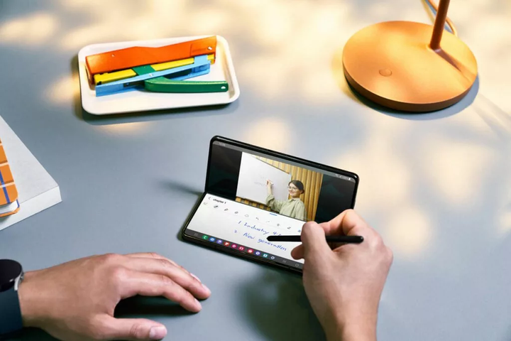Samsung-Galaxy-Z-Fold5-3-1024x683.jpg.webp