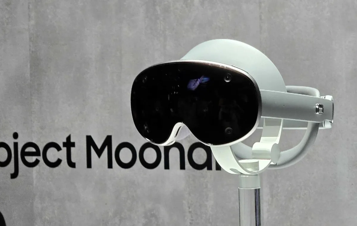 Samsung-Project-Moohan-XR-Headset-Prototype-Unpacked-2025-02_cropped