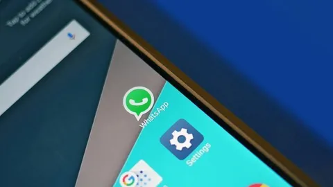 شرط جنجالی واتساپ؛ اطلاعات خود را با فیسبوک به اشتراک بگذارید یا واتساپ را پاک کنید!