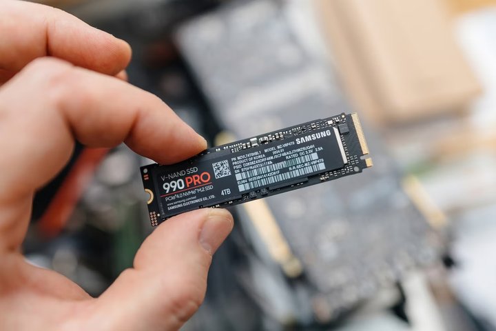 a-man-holding-a-samsung-990-pro-ssd3
