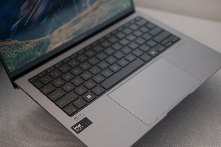 asus-zenbook-s-13-oled-keyboard-close-up4