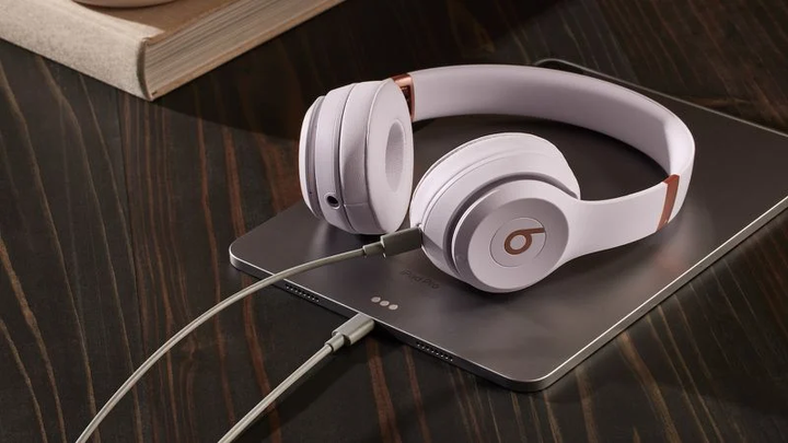 beats-solo-4-pink-ipad