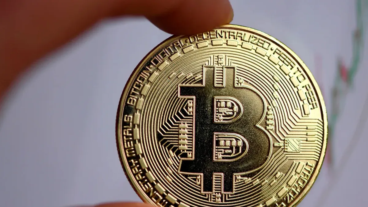 جهش تاریخی بیت‌کوین؛ آغاز طوفانی هفته برای بازار رمزارزها