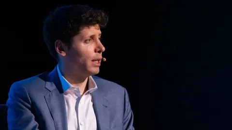 مدیرعامل OpenAI برای قانون‌گذاری در‌زمینه هوش مصنوعی از چین دعوت به همکاری کرد
