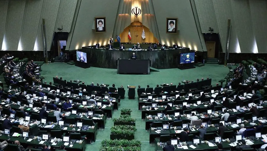 مجلس: اپراتورها پس از پایان قراردادشان ۱۰ درصد مالیات بیشتری پرداخت می‌کنند