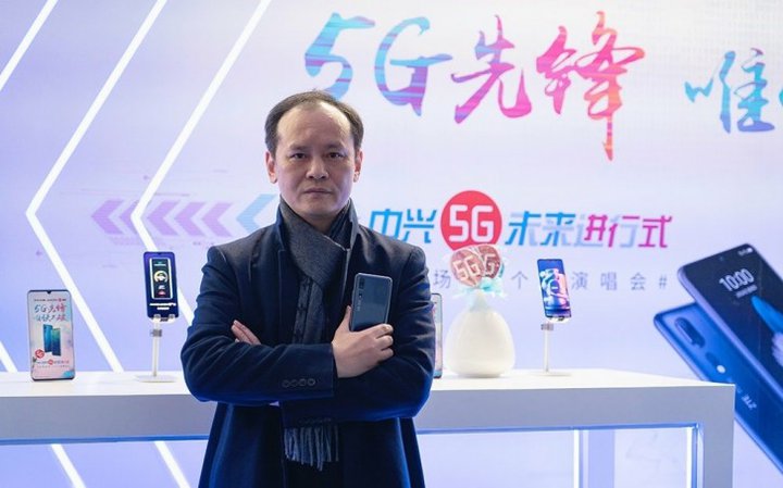 معرفی گوشی ZTE Axon 10s Pro 5G در دست مدیرعامل بخش موبایل این شرکت