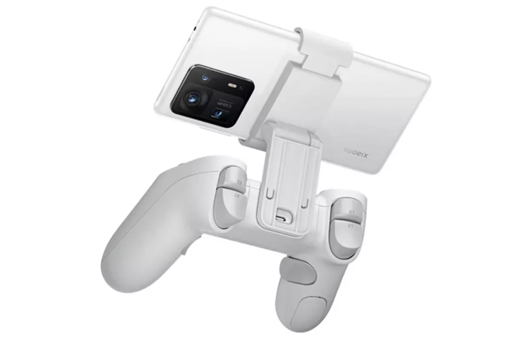 xiaomi-gamepad-white-attached-smartphone.webp